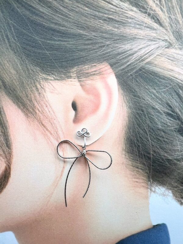 bow.earrings